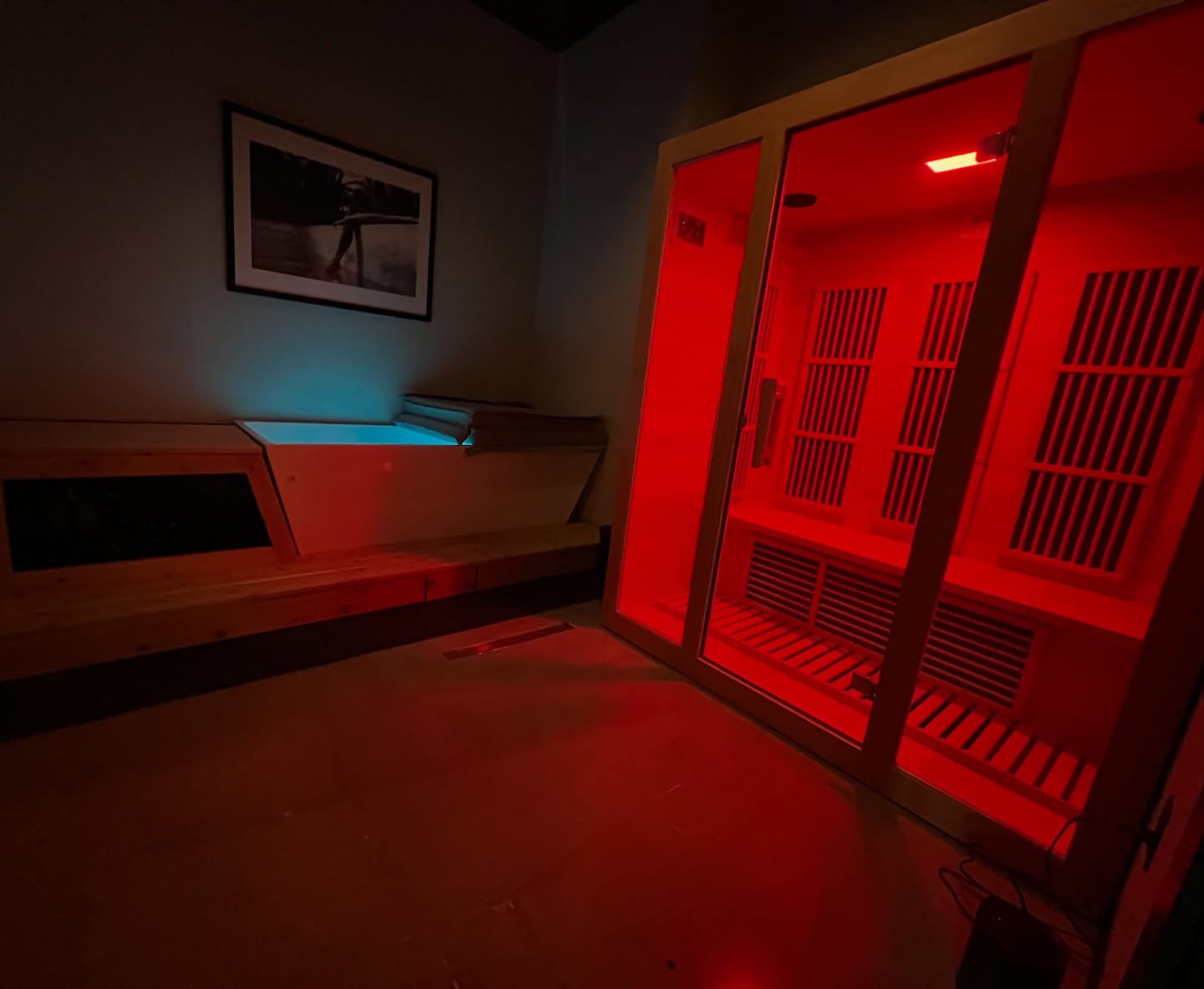 Your stress called. It’s frozen.
Private suites. No crowds. No waiting. Just heat, cold, and clarity.
Book your hour. Thank yourself later.