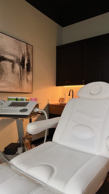 ❄️ Recovery, sculpting, and confidence — all in one treatment ❄️

Cryotherapy can help support:
✨ Fat reduction
✨ Skin tightening
✨ Reduced inflammation
✨ Improved circulation
✨ Faster muscle recovery

Whether your goal is wellness, recovery, or body contouring, we’re here to help you feel your best from the inside out.

Tap the link in our bio to book your appointment today.

#cryotherapy #bodysculpting #wellnessjourney #freezeyourbunsoff #cryotherapynwa